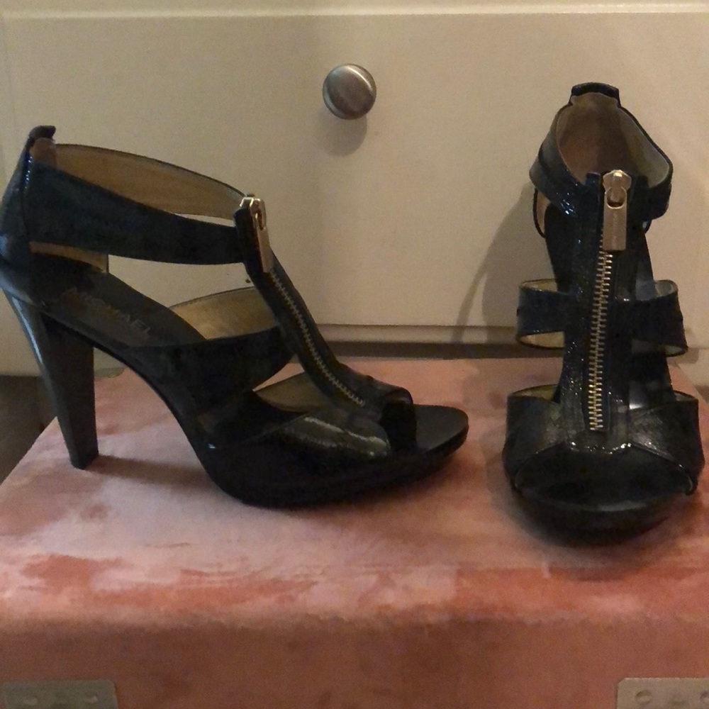 Michael kors black heels ❤️